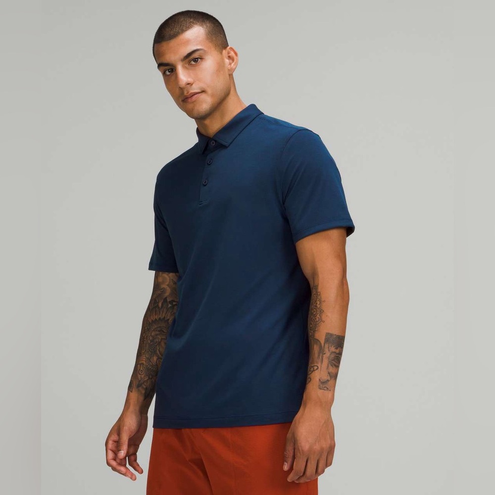 Lululemon Evolution Men's Navy Polo Short Sleeved Shirt, Large. Good condition